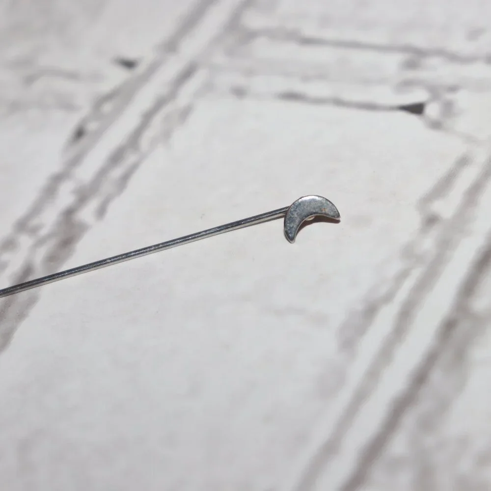 🌙✨🤍 VINTAGE SILVER MOON STICK PIN · 2.5